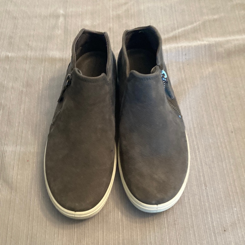 ECCO nubuck soft leather low ankle booties/sneakers